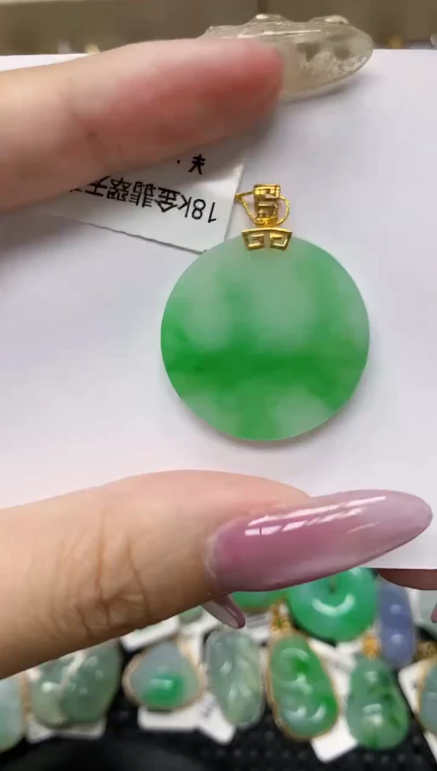 翡翠18K金镶嵌颈饰111111111