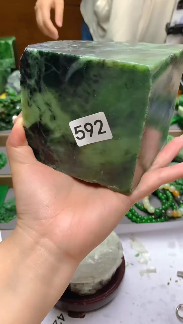 和田玉（碧玉）未镶嵌珠宝半成品1