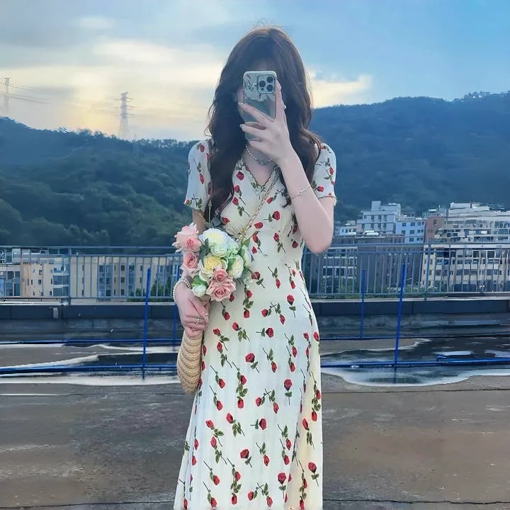 法式V领碎花短袖洋装子女装夏季20新款小个子绝美巨好看长裙