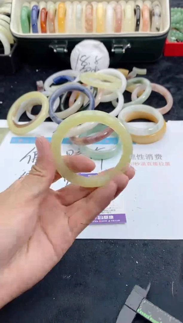 【闪购商品】石英质玉手镯未镶嵌16