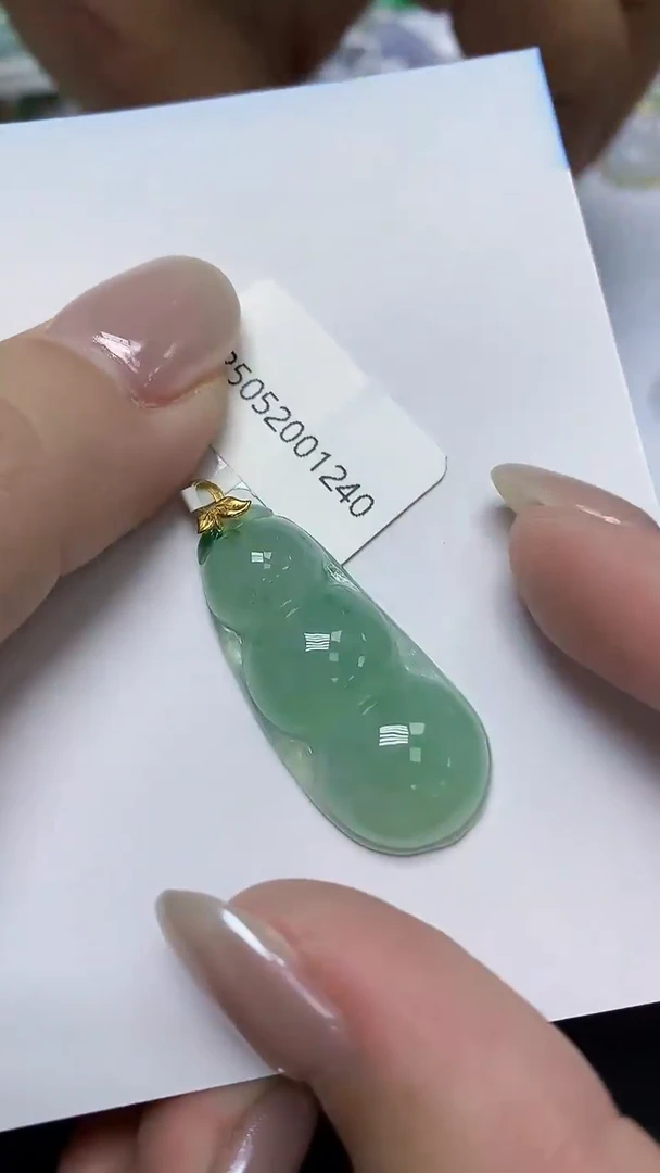 翡翠18K金镶嵌颈饰天然缅甸翡翠A货