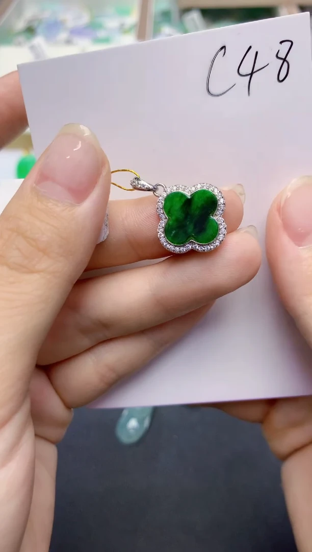 翡翠未镶嵌颈饰天然缅甸A货翡翠