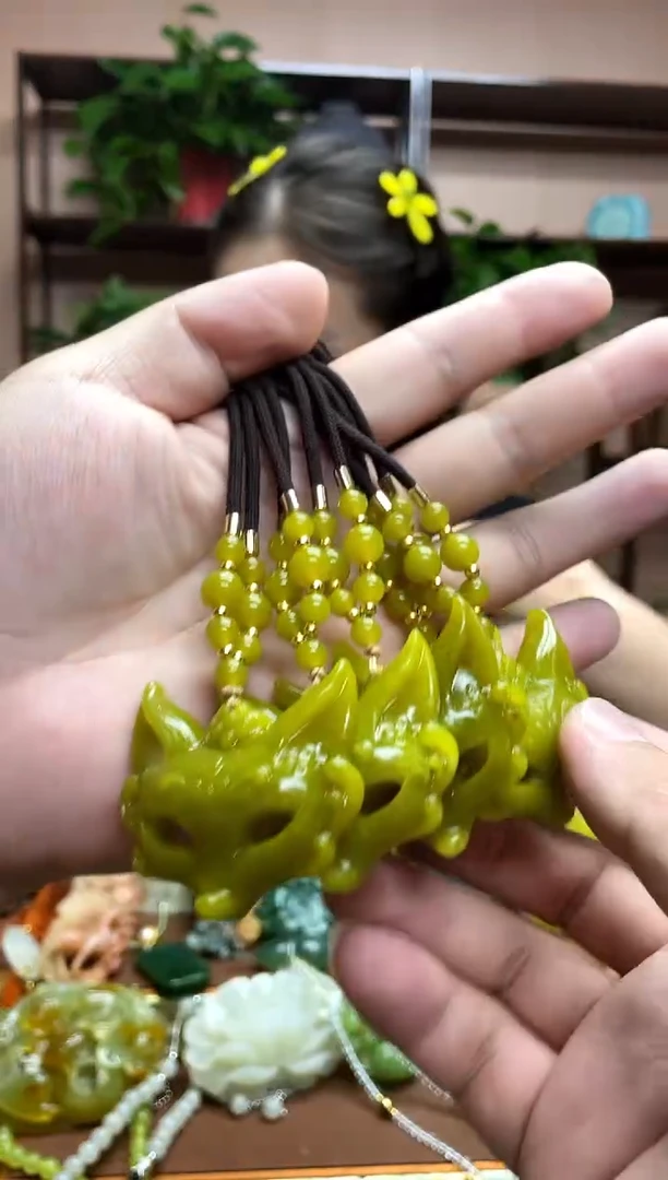 未镶嵌岫玉吊坠多样性发货发其中之一