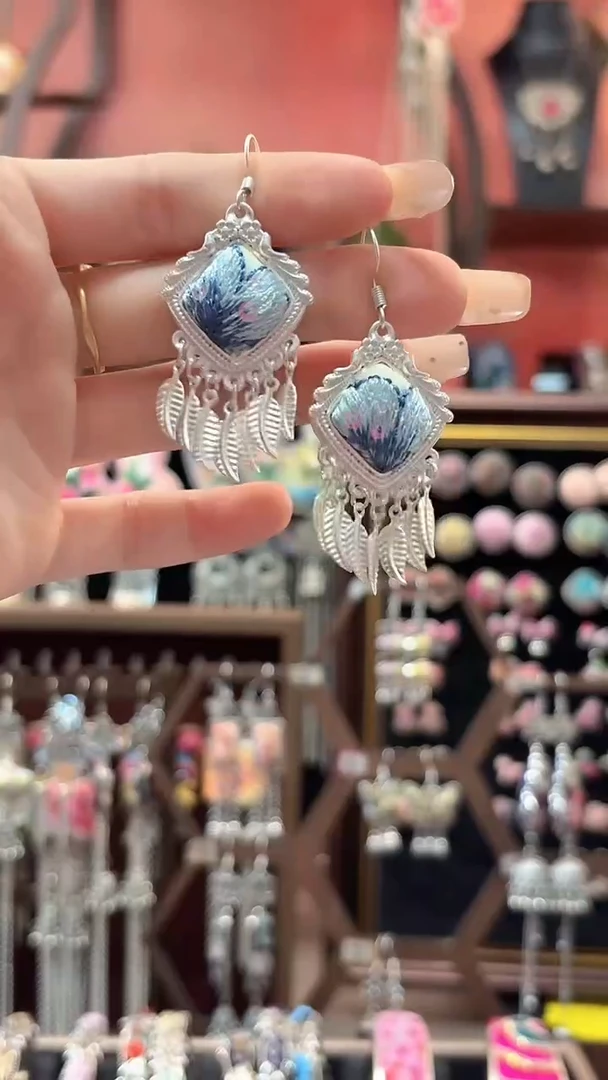 织绣 云织谣民族风精美饰品   208