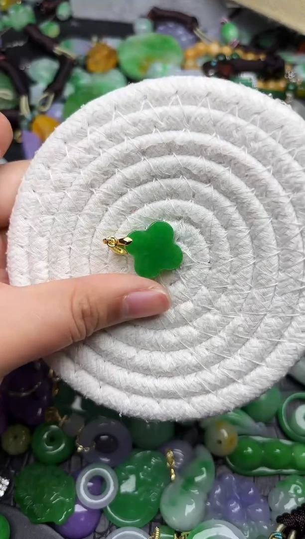 颈饰未镶嵌翡翠缅甸翡翠吊坠