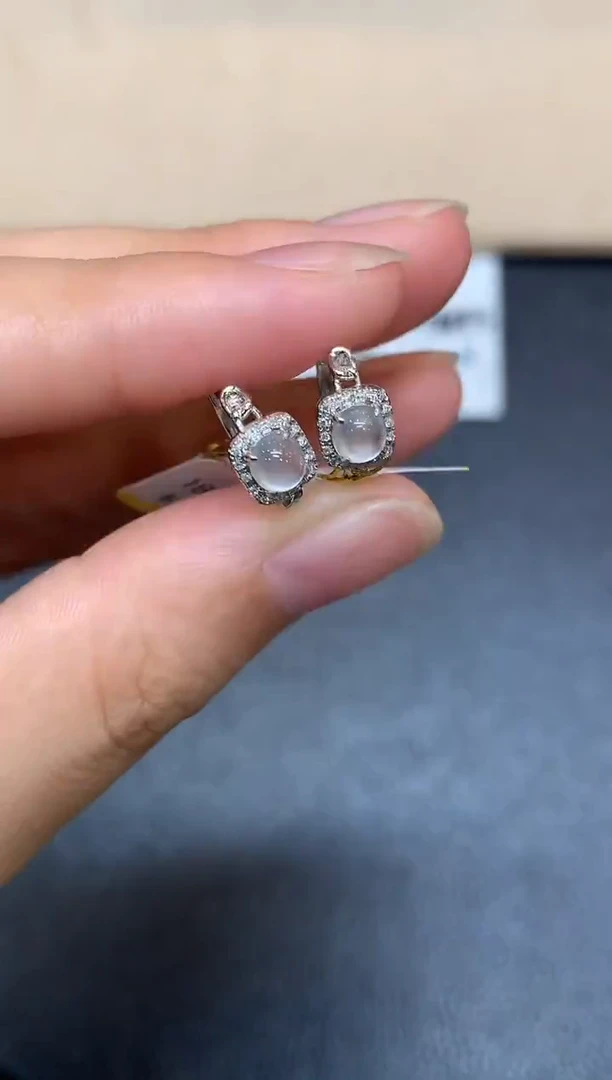 18K金镶嵌翡翠耳饰蛋面【无服务费