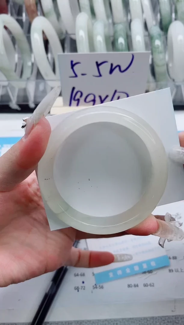 【闪购商品】石英质玉手镯未镶嵌A227-58.1