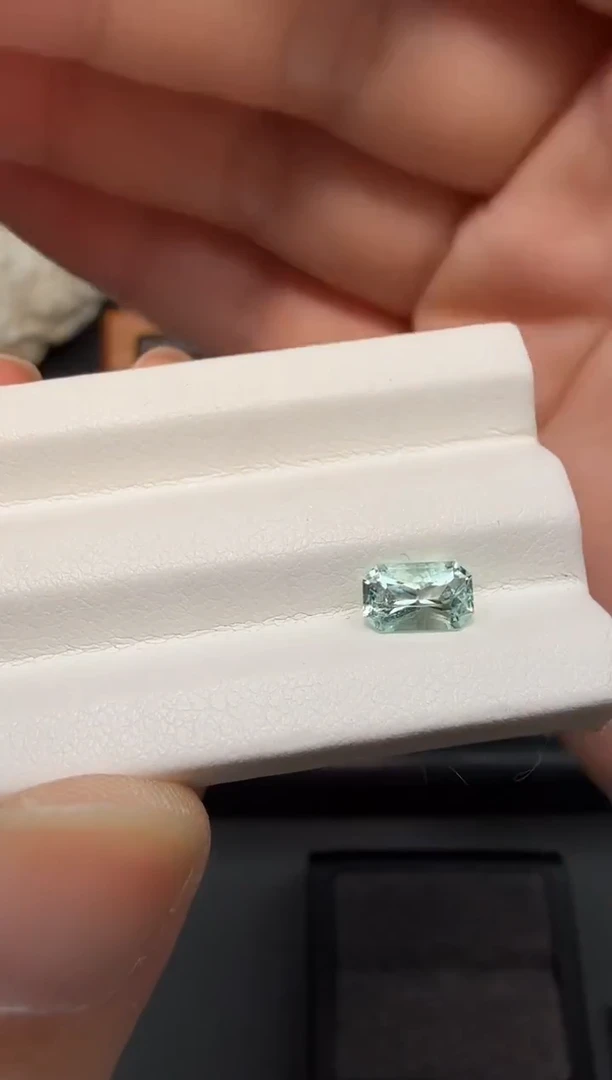 绿柱石裸石钒绿柱0.7CT-A247-1P
