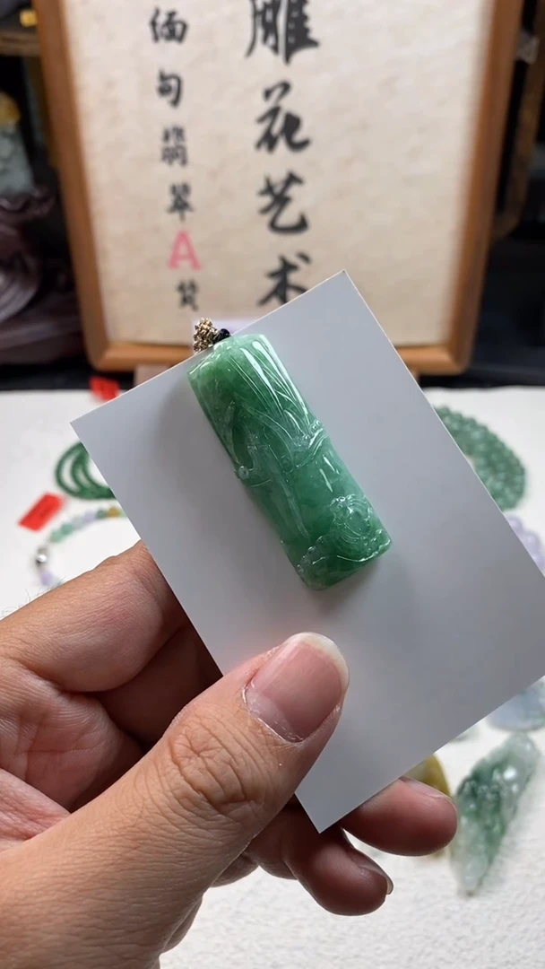 颈饰未镶嵌翡翠天然翡翠