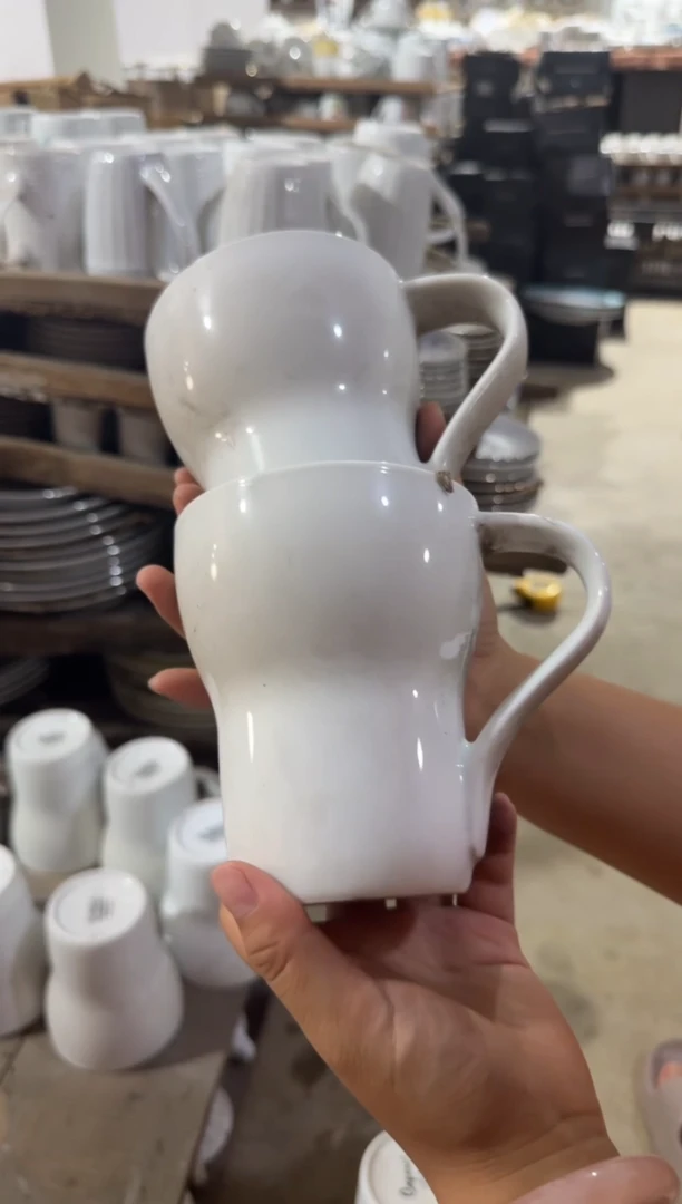 摆件纯白杯两个一组微瑕请慎拍