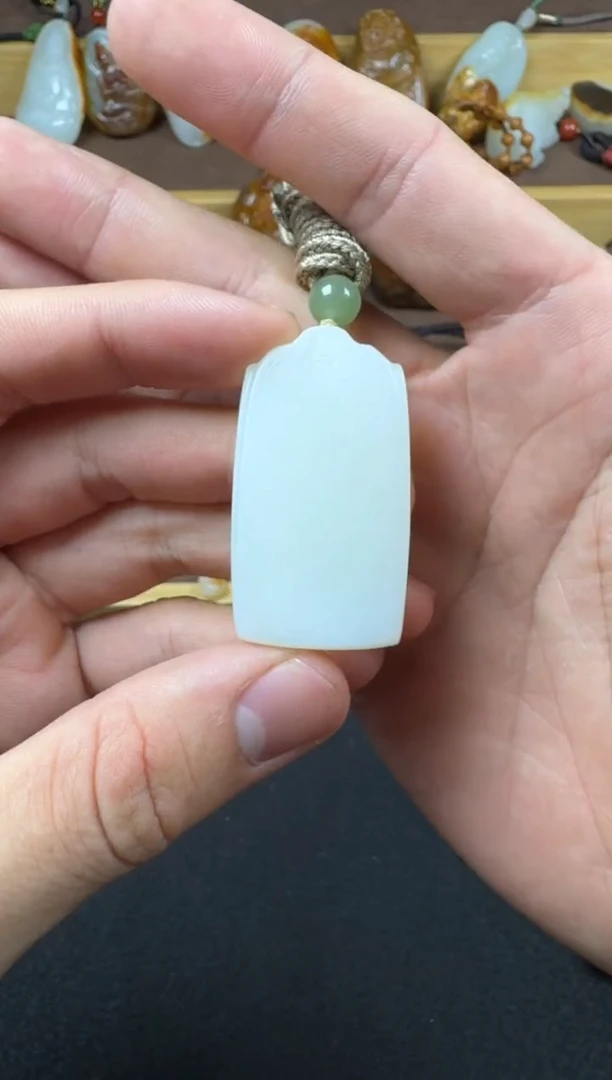 颈饰未镶嵌和田玉神**民5