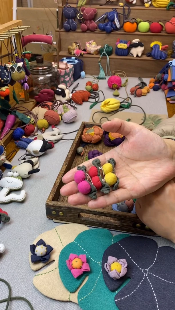 布樱桃胸针（三色各1）