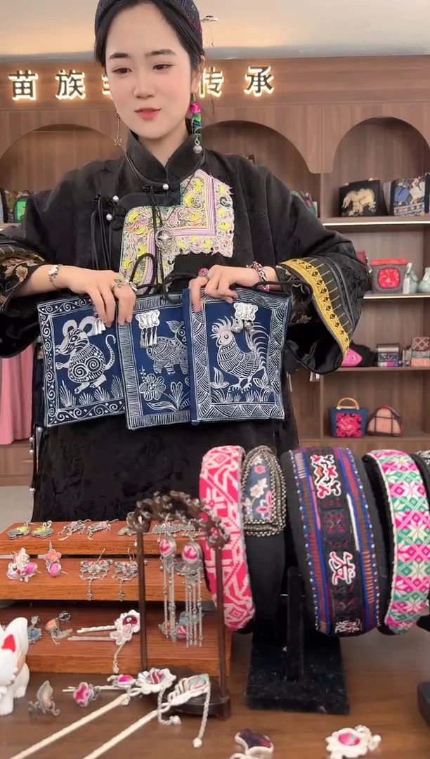 【闪购商品】织绣扶光苗绣传承L21