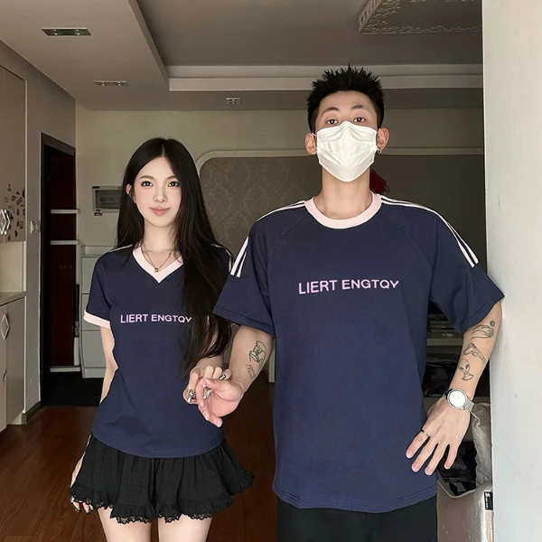 情侣装短袖T恤2025新款一男一女潮牌高级感夏季小众时尚V领上衣潮