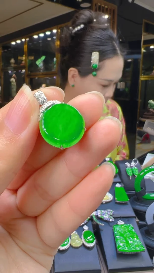 翡翠18K金镶嵌吊坠(赠链)159