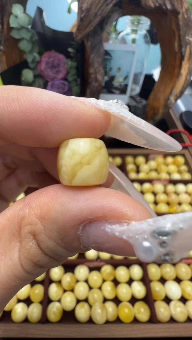 【闪购商品】蜜蜡裸石未镶嵌俄料微瑕121*10.5mm1.057克