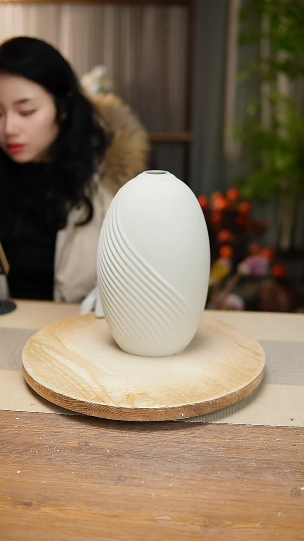 【闪购商品】陶瓷  花器斜纹水滴高26