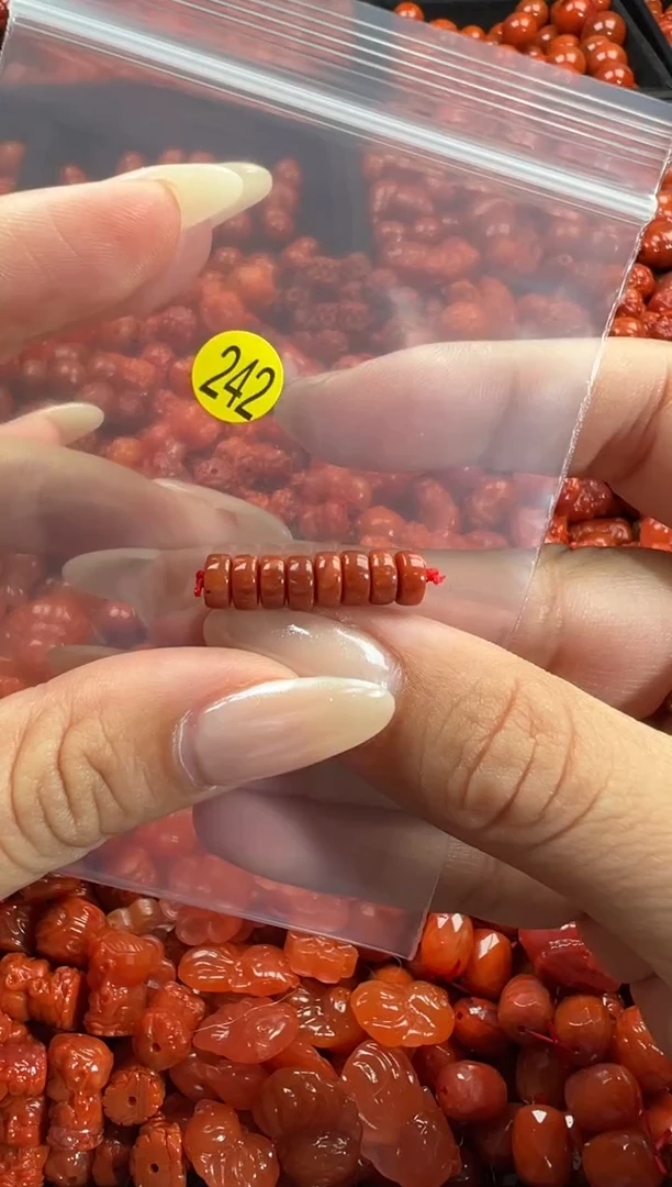 颈饰未镶嵌南红玛瑙1