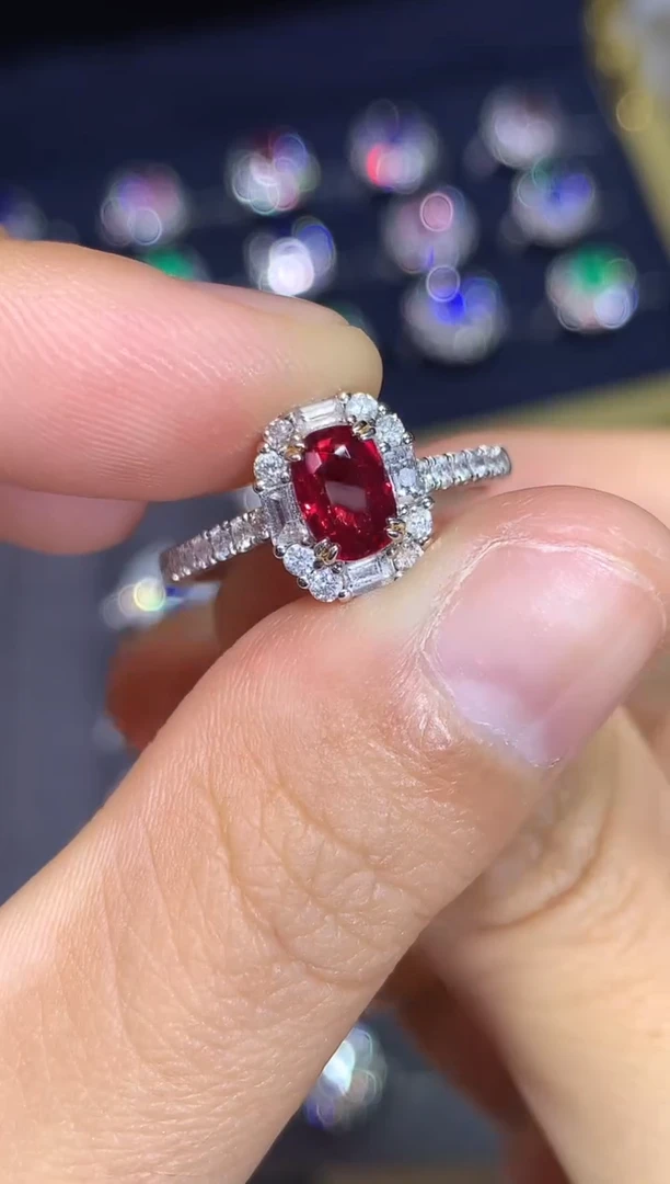 18K金镶嵌戒指红宝石1.01CT