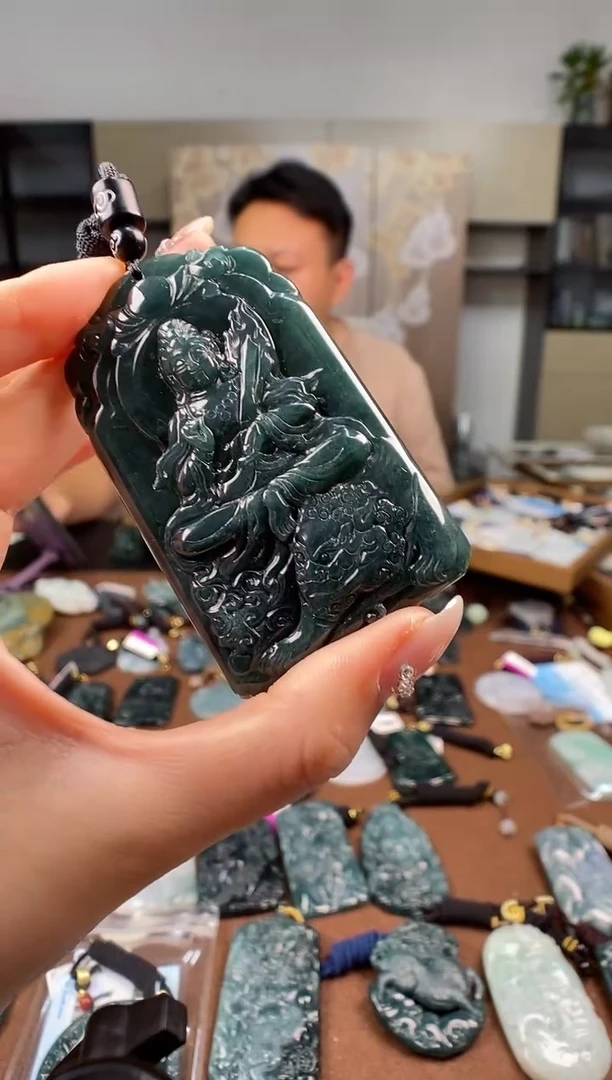 颈饰未镶嵌翡翠 多样性发其一