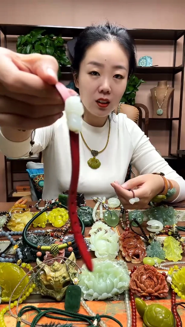 未镶嵌岫玉吊坠·