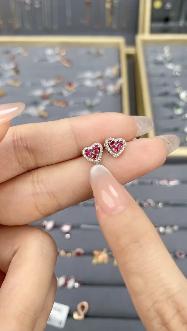 【闪购商品】红宝石耳饰18K金镶嵌耳钉