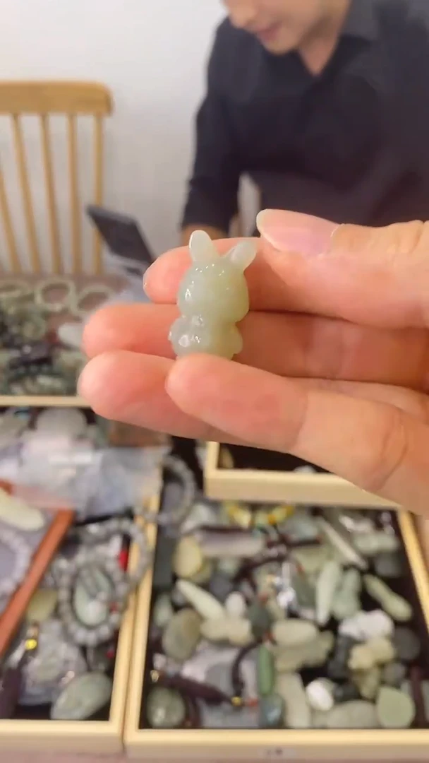 和田玉未镶嵌吊坠(不含链)19