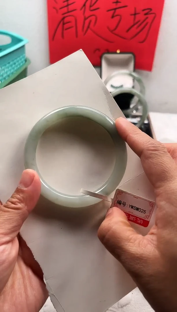 未镶嵌手镯石英质玉YWSW025