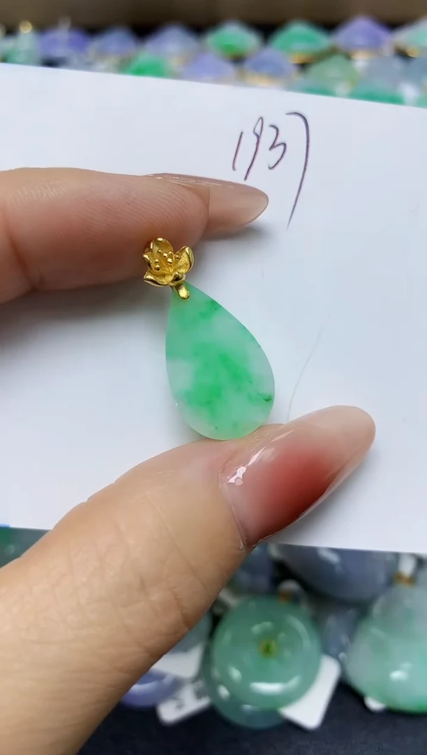 翡翠未镶嵌颈饰 天然缅甸翡翠A货