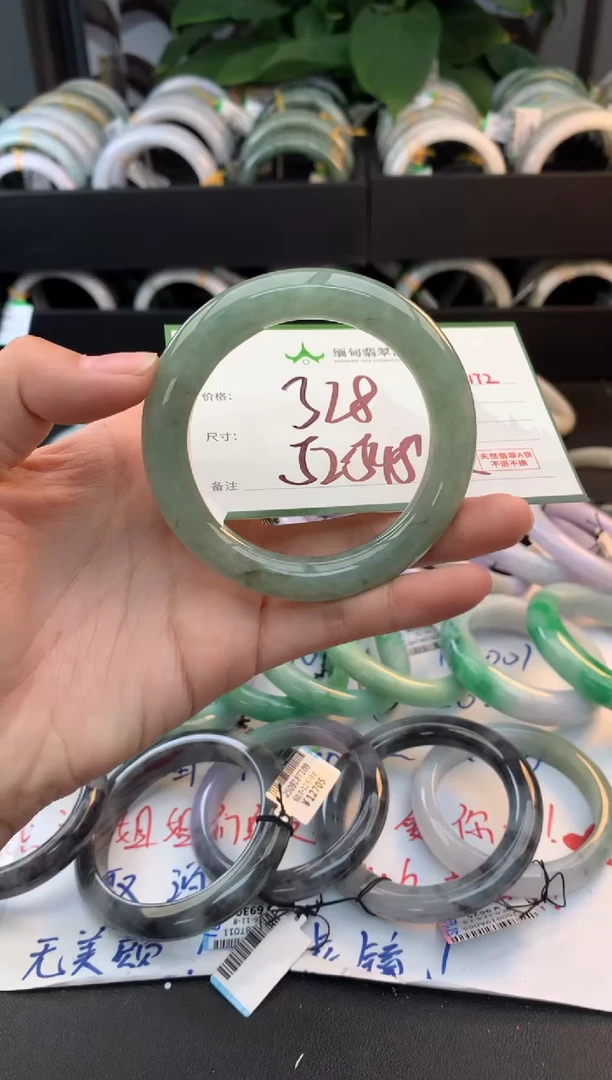 未镶嵌定制翡翠毛货需精细抛光+多人