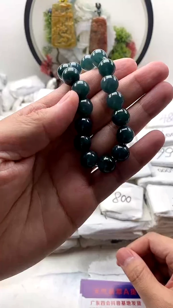 颈饰未镶嵌翡翠手串