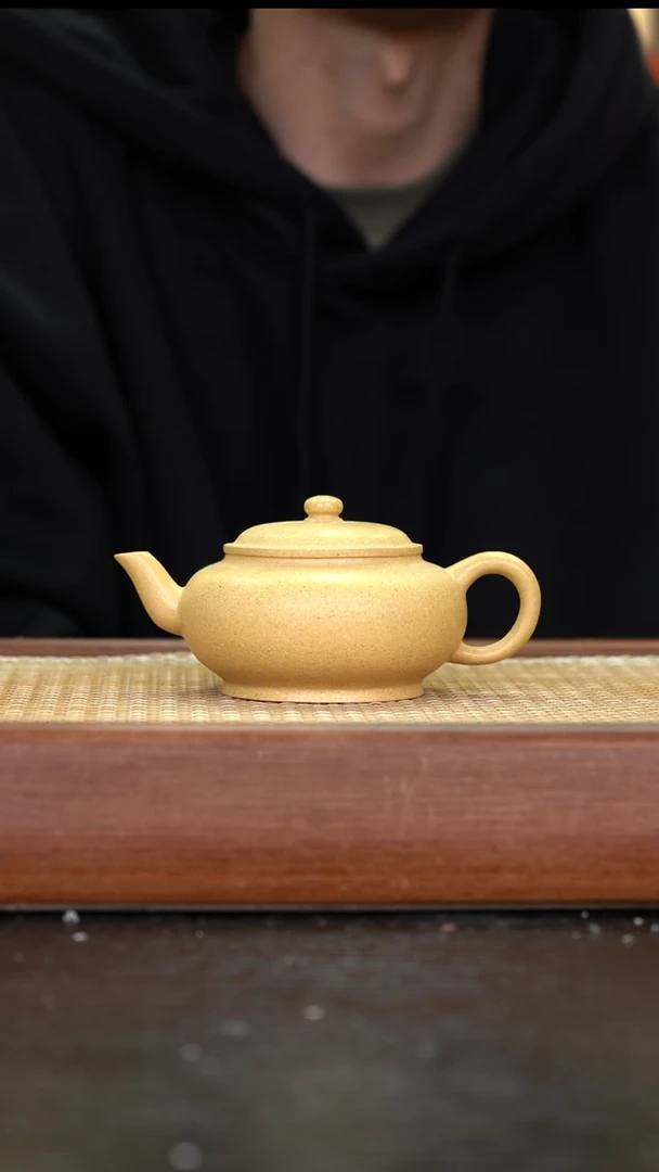 茶壶紫砂  XJ   本山绿泥   扁宫灯   150cc