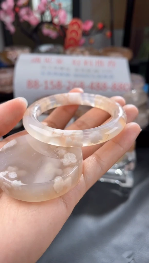 【闪购商品】石英质玉手镯未镶嵌53