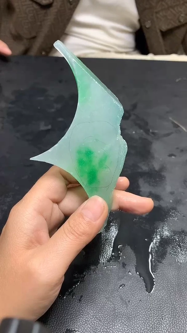 玉冰飘绿花边角毛坯