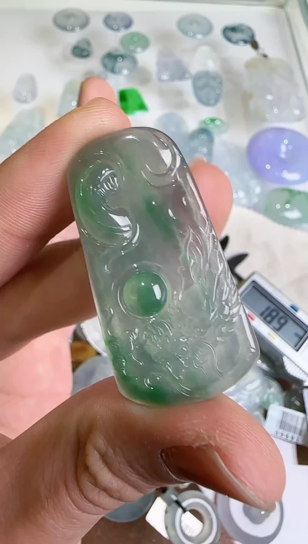 【闪购商品】翡翠吊坠(不含链)未镶嵌··