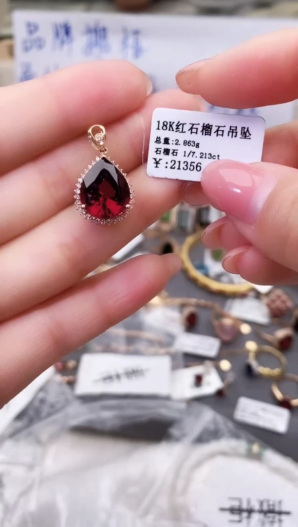 颈饰18K金镶嵌石榴石--专柜--