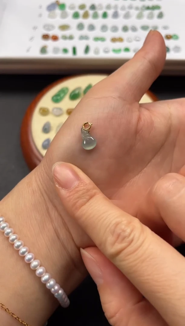 吊坠(不含链)18K金镶嵌翡翠一个JK151