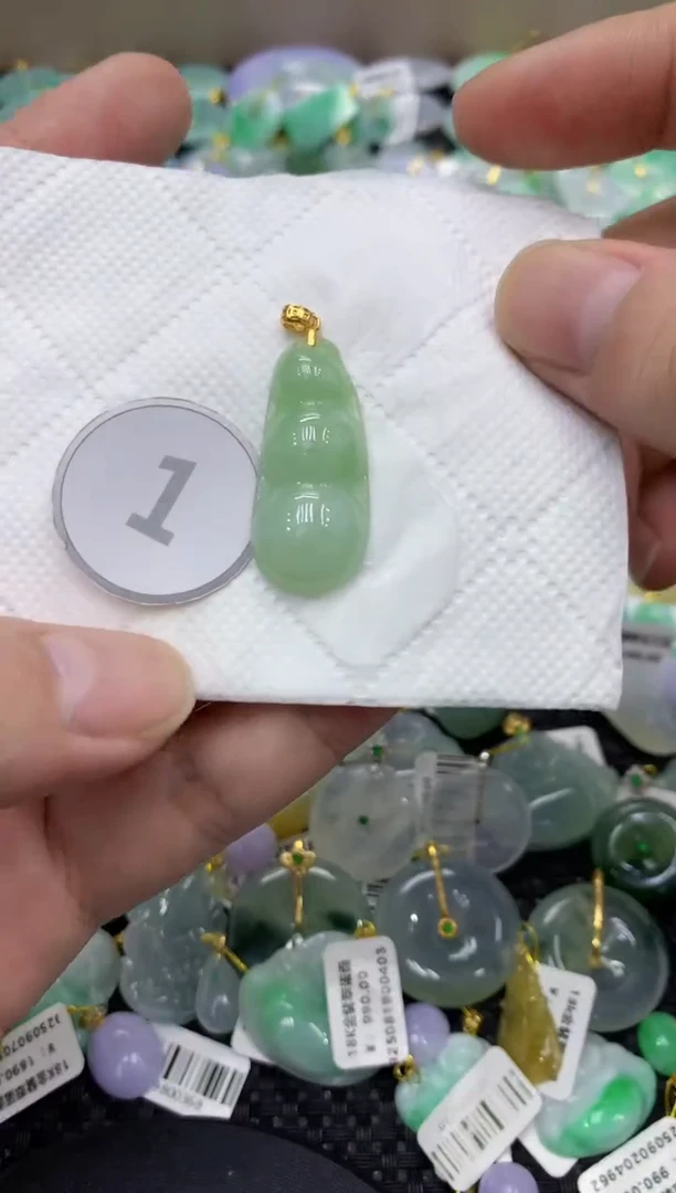 颈饰未镶嵌翡翠天然缅甸翡翠A货