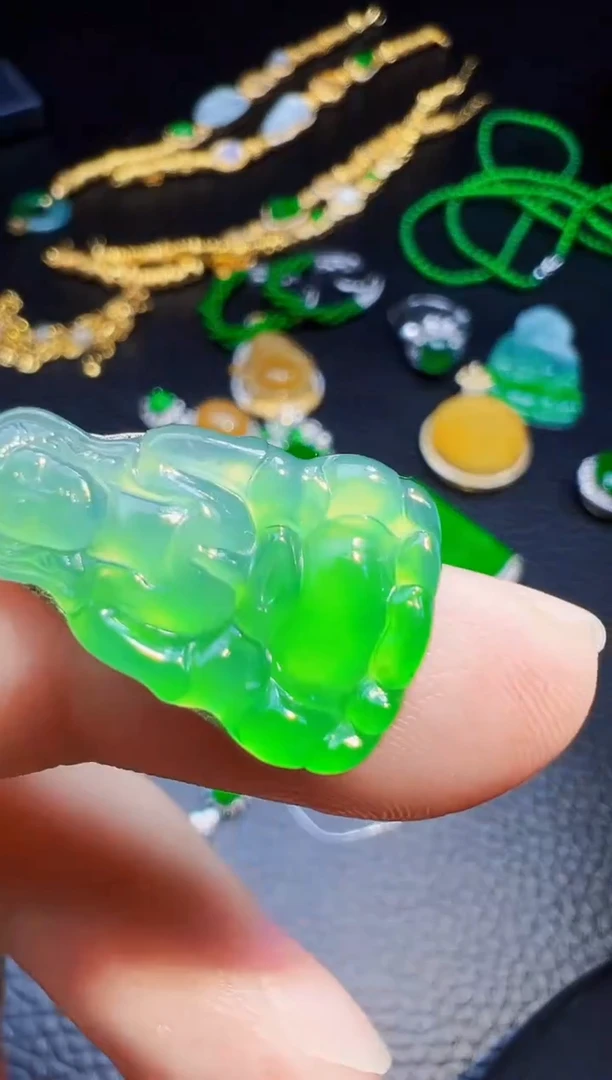 颈饰未镶嵌翡翠菲*翡翠