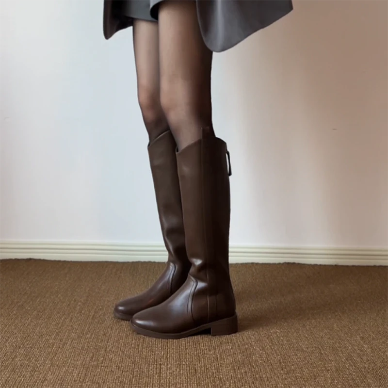 2025新款复古棕色圆头后拉链长靴子女秋冬显瘦粗跟牛皮休闲骑士靴