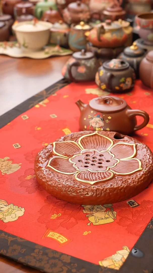 紫砂茶宠朱泥莲花储水壶承