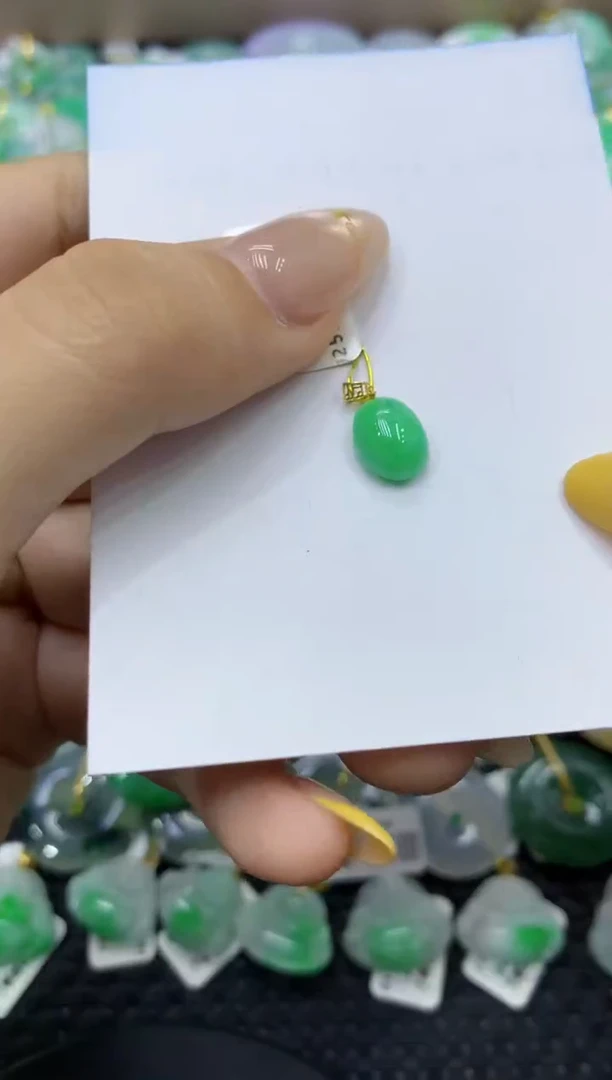 颈饰未镶嵌翡翠天然缅甸翡翠A货