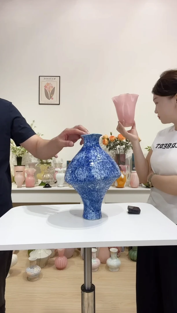 晴川 蓝色陶瓷花瓶