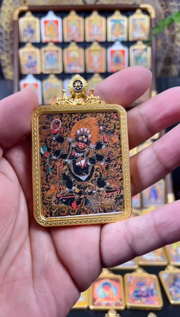 吊坠手绘唐卡《六臂大黑天》