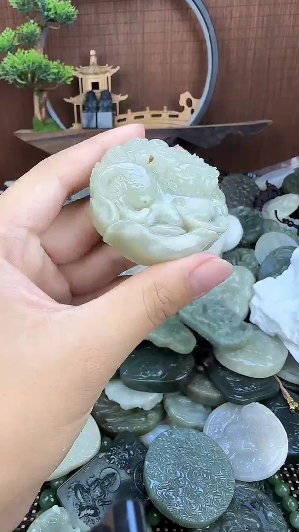 和田玉未镶嵌颈饰1