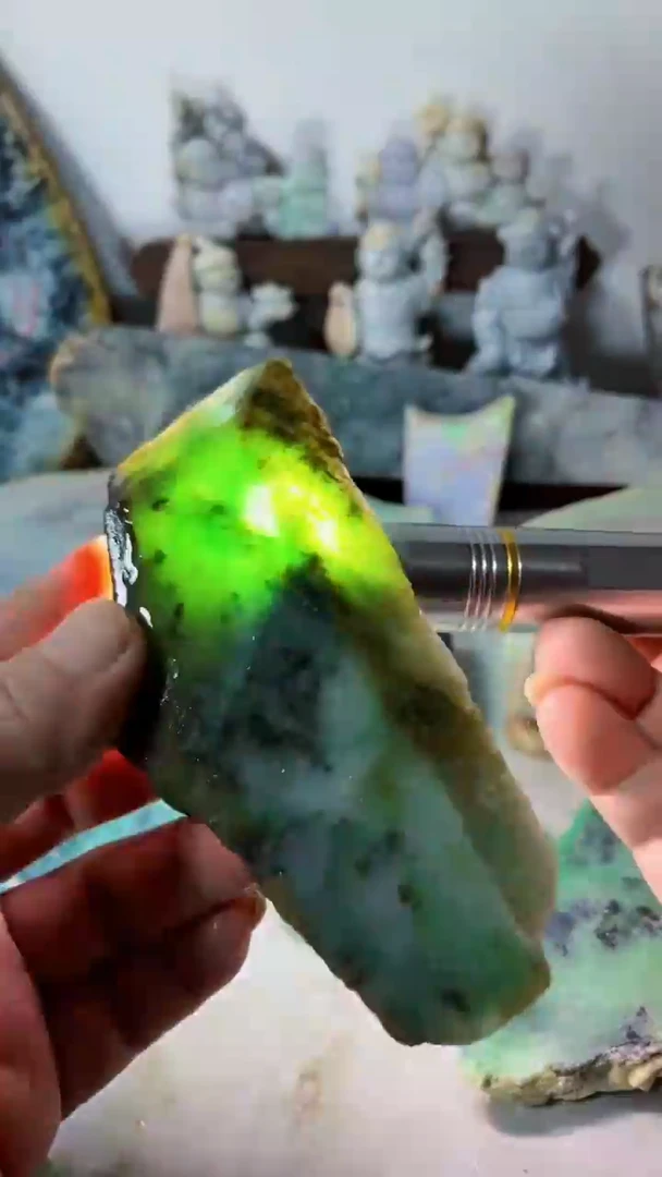 【闪购商品】翡翠吊坠(不含链)未镶嵌A190