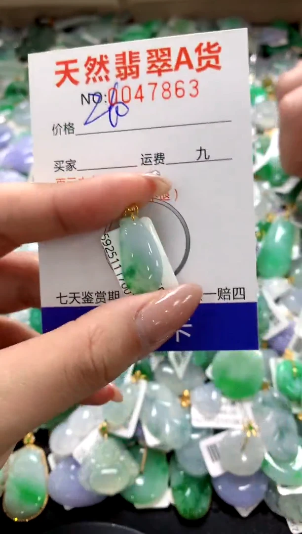 颈饰18K金镶嵌翡翠1111111111111111