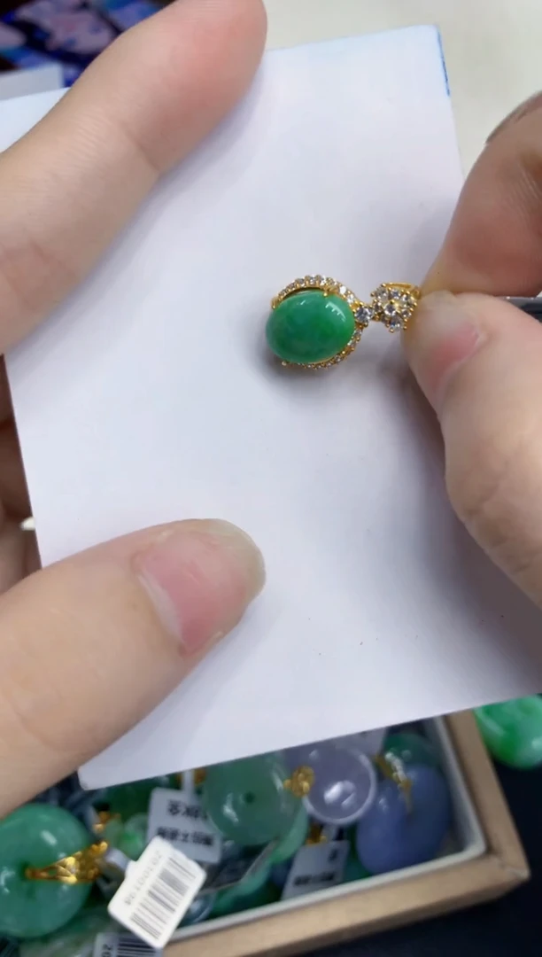 翡翠未镶嵌吊坠(不含链)1