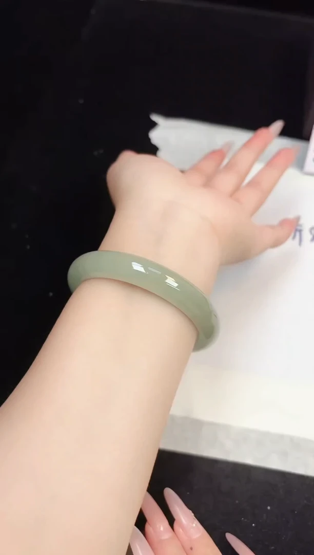 翡翠手镯未镶嵌122