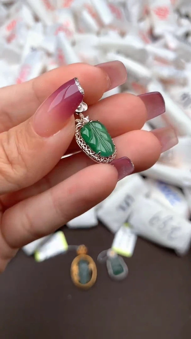 【闪购商品】翡翠挂件18K金镶嵌一